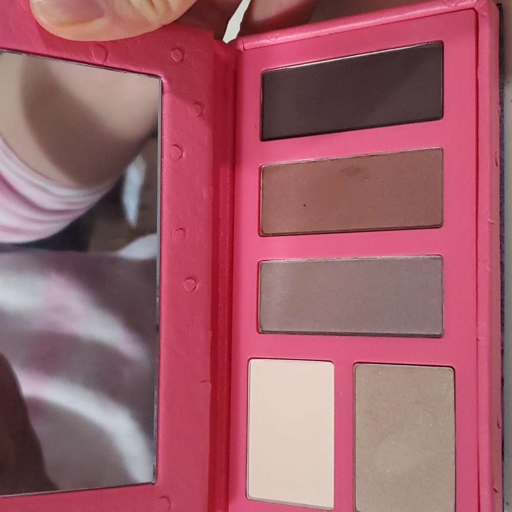 Limited tarte eyeshadow palette in exotic eyes